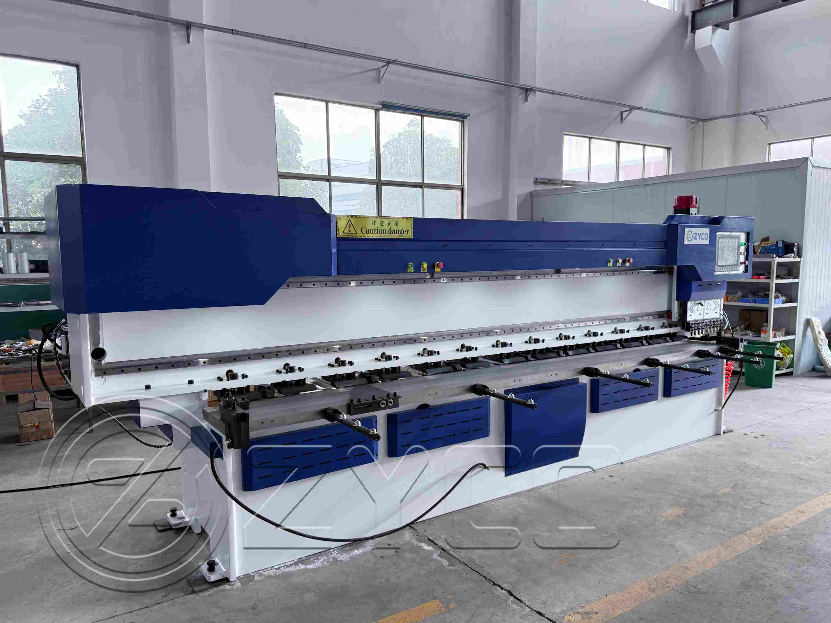 Orichalcum plate grooving machine